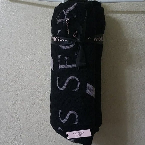 VICTORIA'S SECRET FRINGE THROW BLANKET - Picture 3 of 4